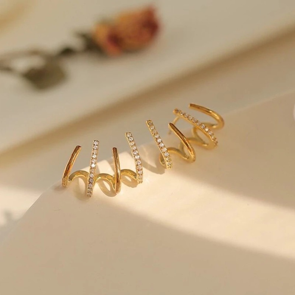 Claw earring，Charms Wrap huggie earrings, Dainty bridesmaid earrings for her - Picture 9 of 9